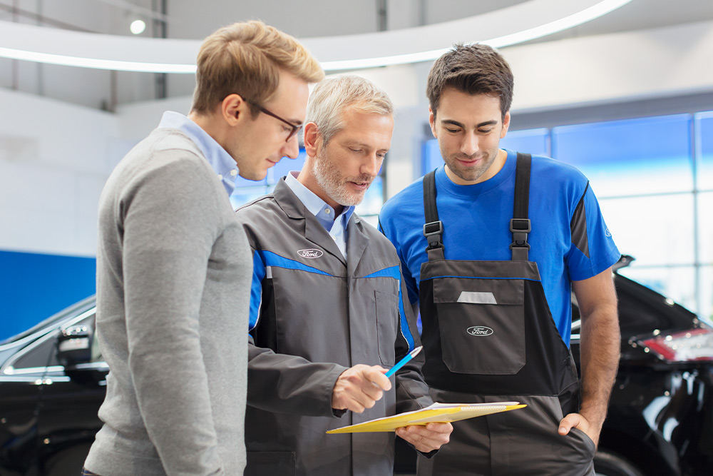 Three experts discuss off-the-shelf vehicle options at a Ford Transit Centre.